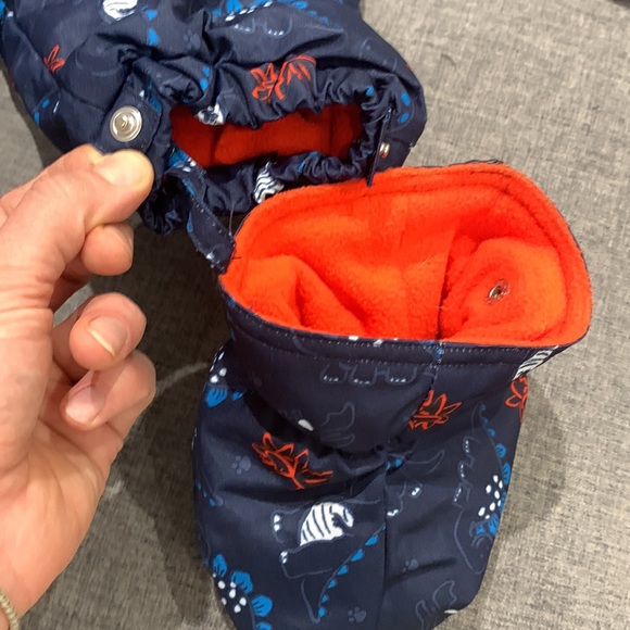 Oshkosh one piece snow suit 12 mo - Picture 9 of 11